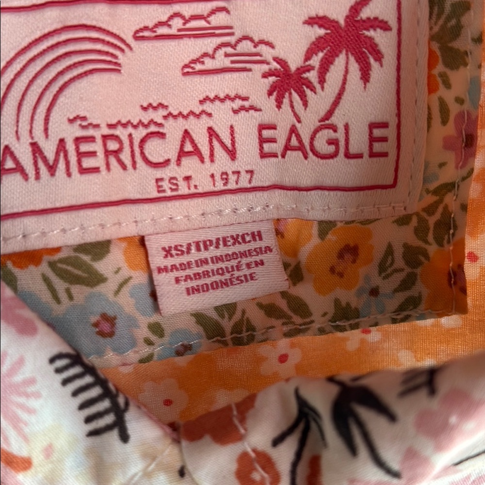 American Eagle Outfitters Floral blouse Top in Pink, Orange, Blue. Cap sleeves